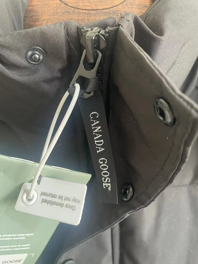Canada Goose Down Jackets Fur-Trim Hooded Jacket product detail image 13