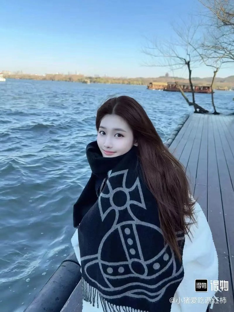 Vivi West Saturn Scarf