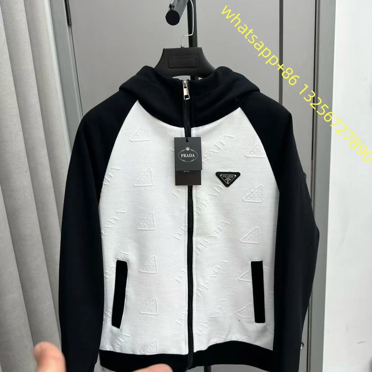 Prada10