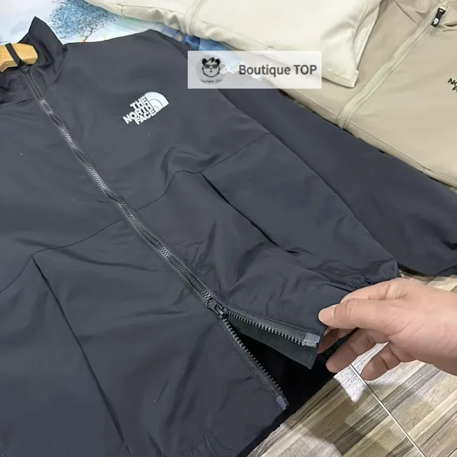 The North Face Jackets Hooded color-block zip-front jacket product detail image 5