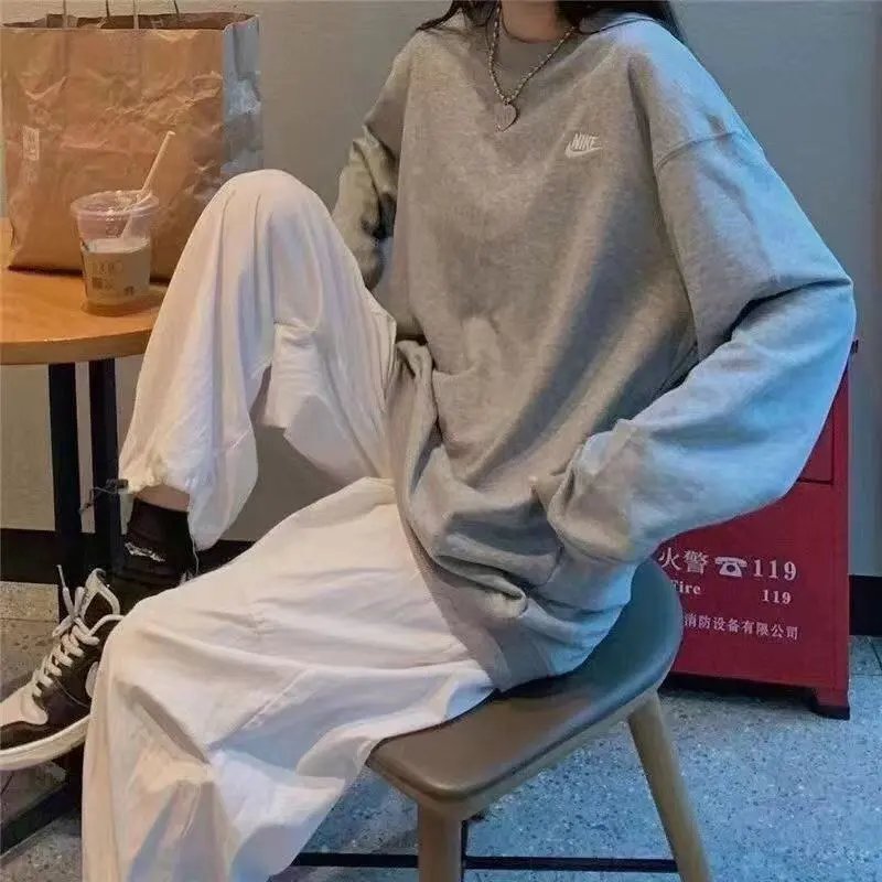 Embroidered gray round neck