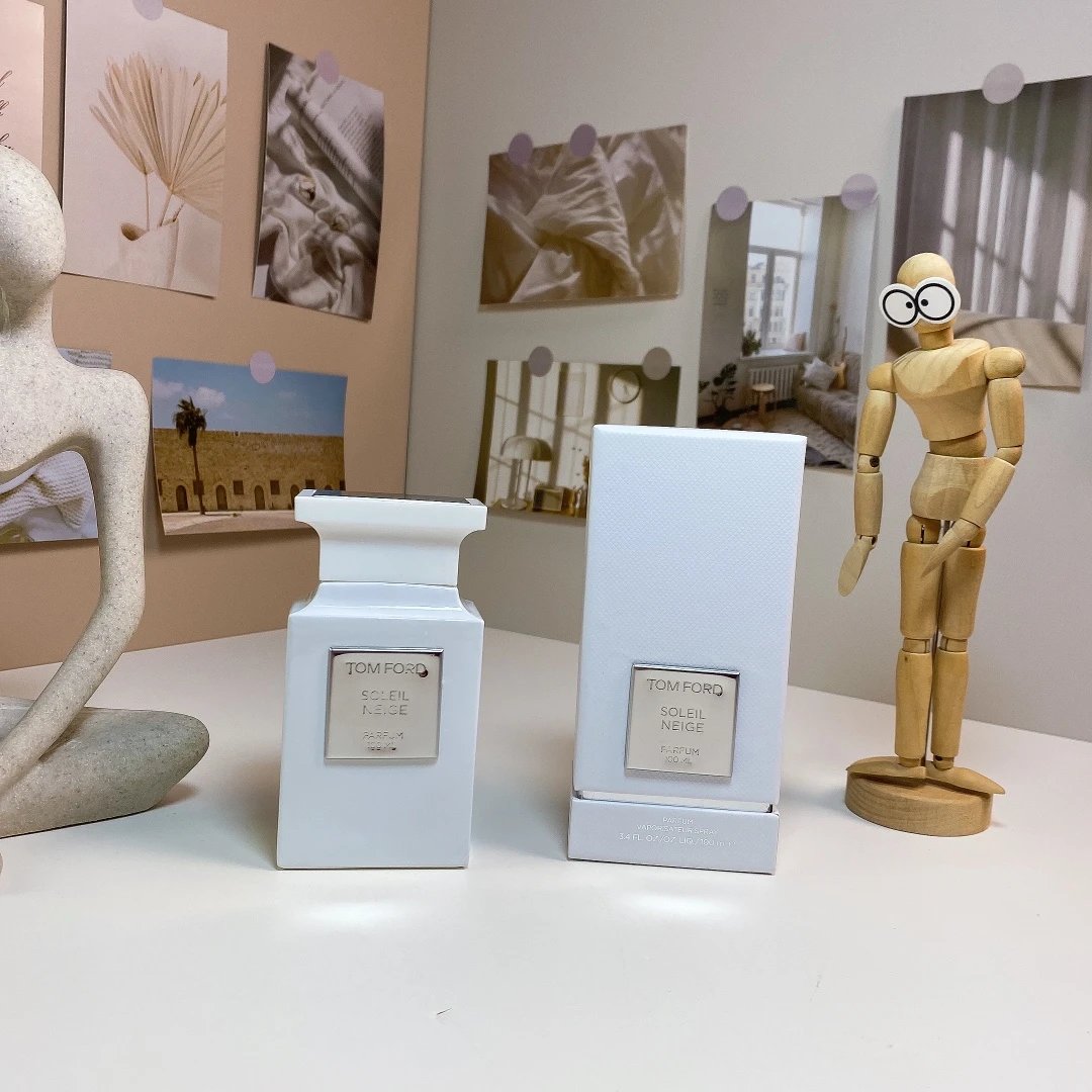 Tom Ford bottle QC photos