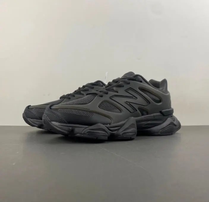 New Balance Sneakers Low-Top Lace-Up — Carbon gray black