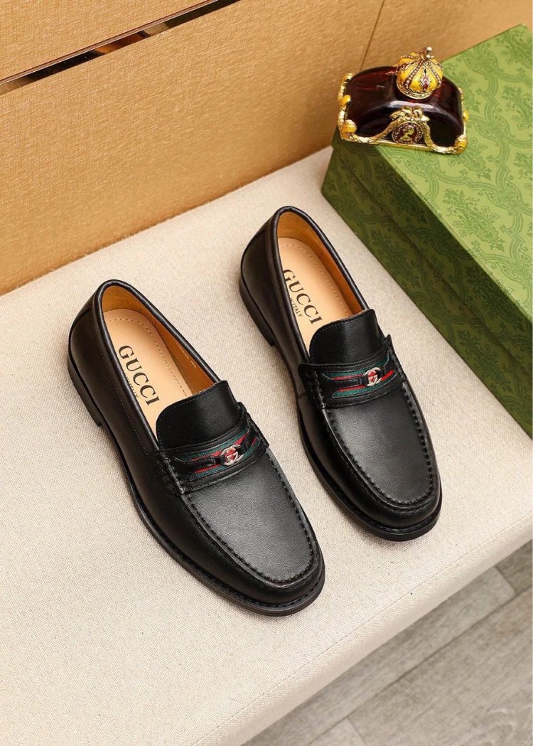 Gucci Leather Shoes loafers with horsebit or web stripe detail — 4