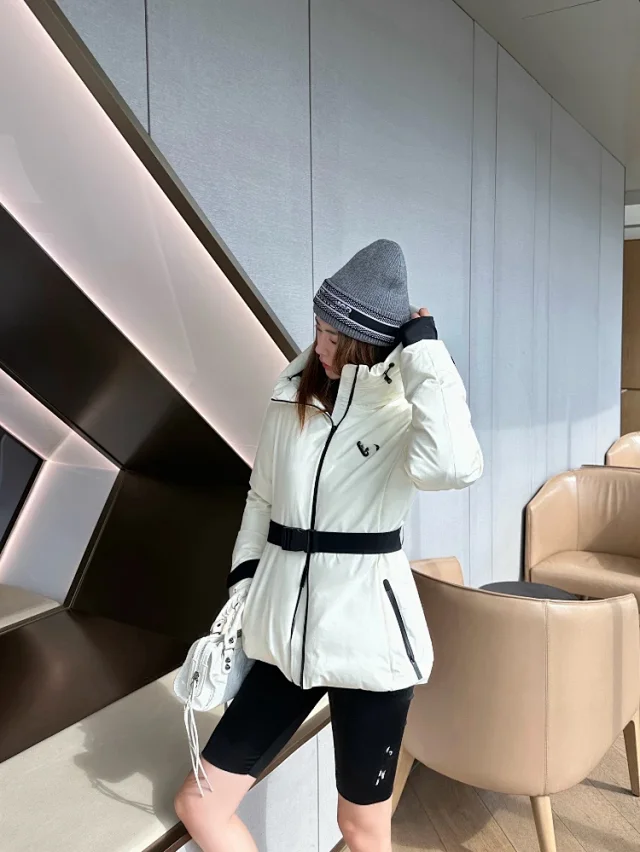 Unbranded Jackets Hooded belted padded ski jacket product detail image 2