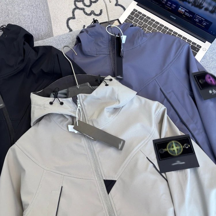 Stone Island Jackets Hooded zip-up jacket with compass sleeve badge image 3