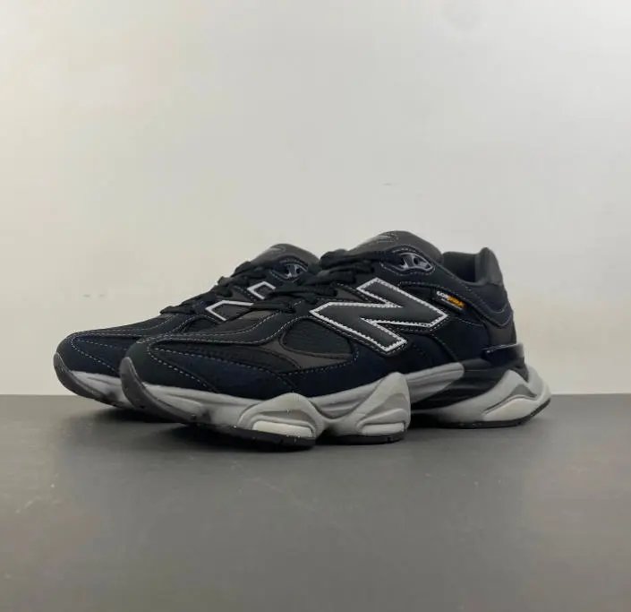 New Balance Sneakers Low-Top Lace-Up — Carbon gray
