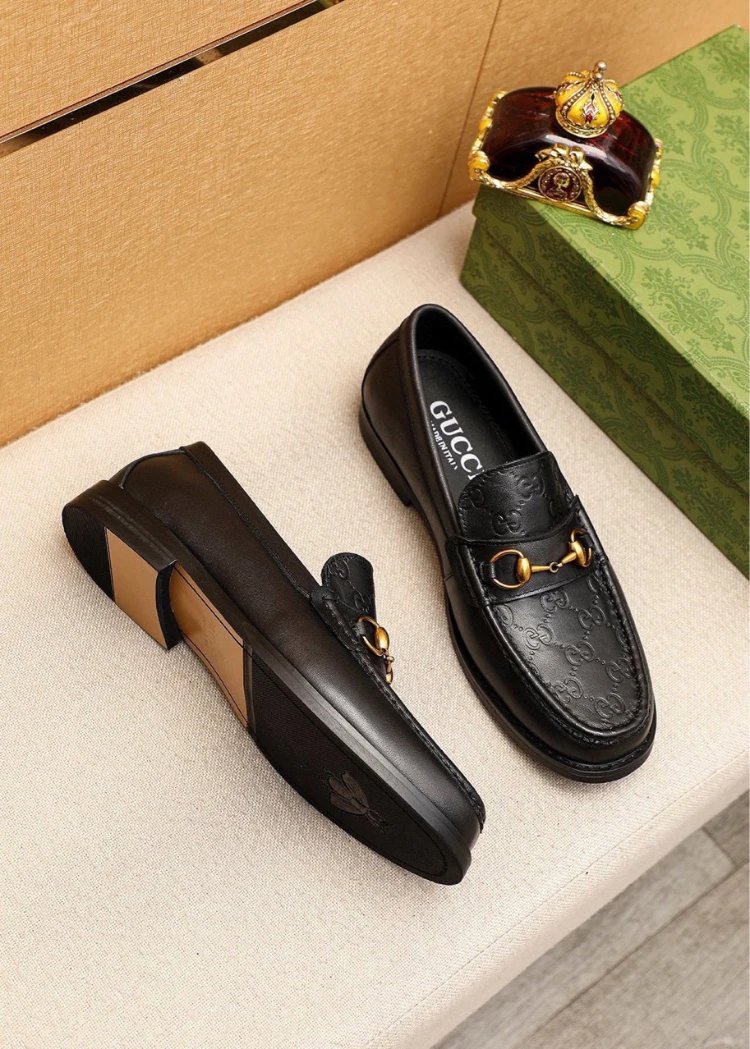 Gucci Leather Shoes loafers with horsebit or web stripe detail image 3