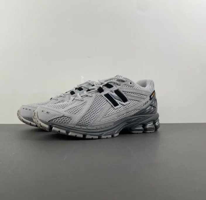 New Balance Sneakers Low-Top Lace-Up — Gray-black