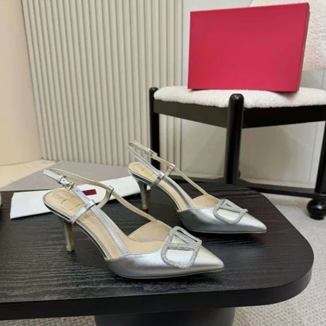 Valentino Garavani High Heels Pointed-Toe Slingback Stiletto with VLogo Buckle product detail image 4