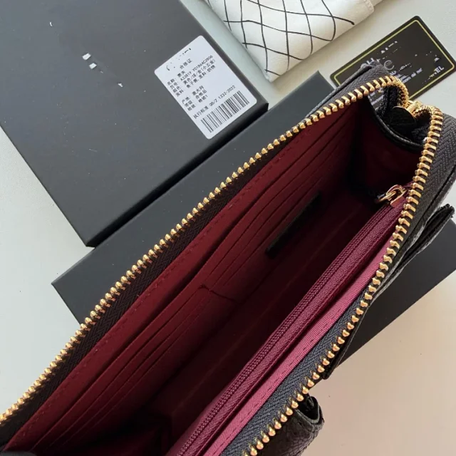 Chanel Crossbody Bags Quilted chain phone wallet bag product detail image 4