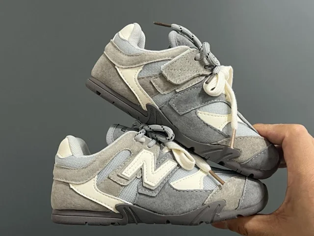 New Balance Sneakers Suede and Mesh Lace-Up product detail image 11