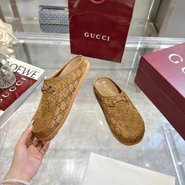 Gucci Slippers GG Monogram Horsebit Closed-Toe Mules product detail image 5