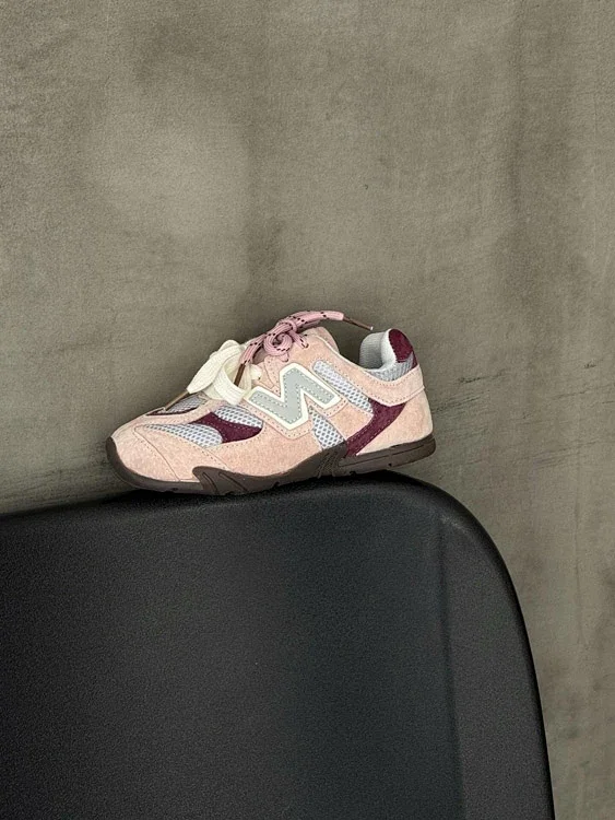 New Balance Sneakers Suede and Mesh Lace-Up product detail image 3