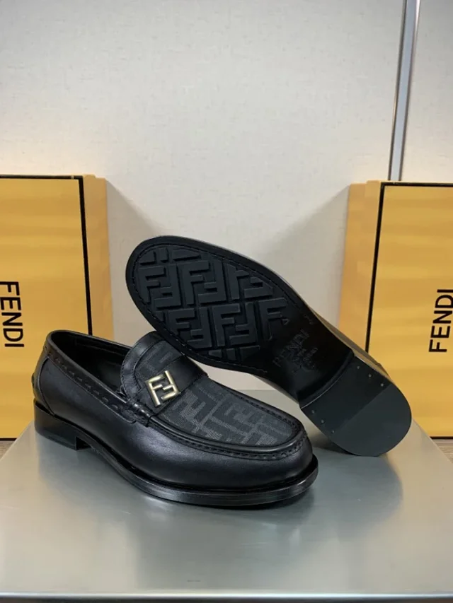 Fendi Leather Shoes FF Buckle Loafers product detail image 3