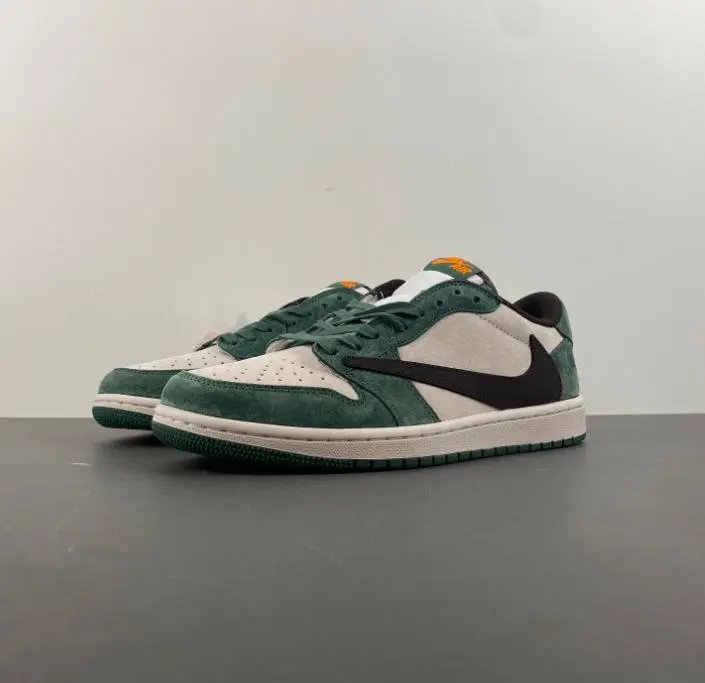 Nike Sneakers Low-Top Reverse-Swoosh — Green, white, and black