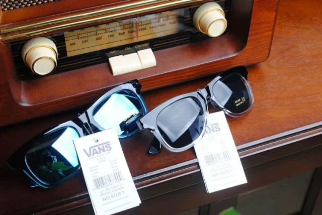 Vans Eyewear Two-tone rectangular sunglasses product detail image 2