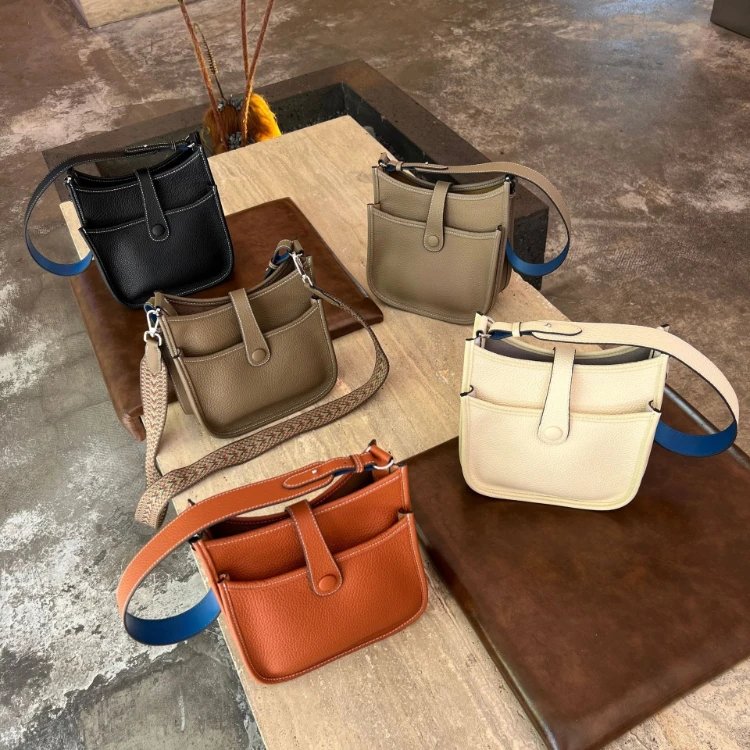 Hermès Clemence Leather Evelyne Shoulder Bag