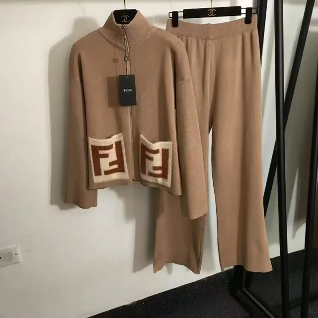 Fendi Matching Sets Knitted zip-up jacket and wide-leg pants set with FF pocket motifs product detail image 4
