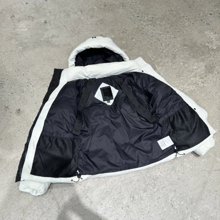 Canada Goose Down Jackets Hooded puffer jacket image 6