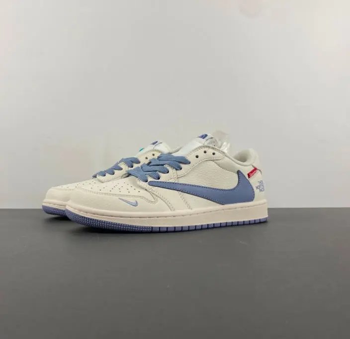 Nike Sneakers Low-Top Reverse-Swoosh — White and blue background