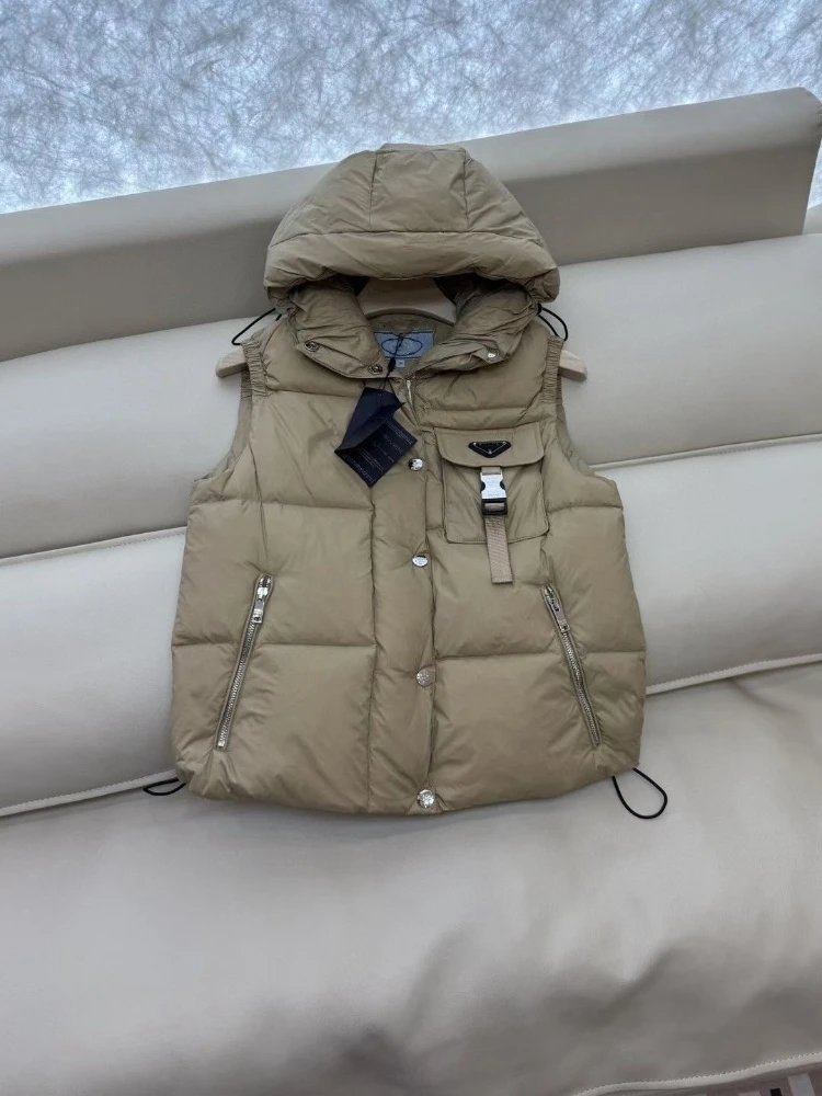 Unbranded Vests Hooded quilted puffer vest with flap chest pocket and buckle strap — Khaki