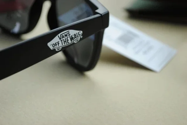 Vans Eyewear Rectangular sunglasses with Off The Wall temple logo product detail image 3