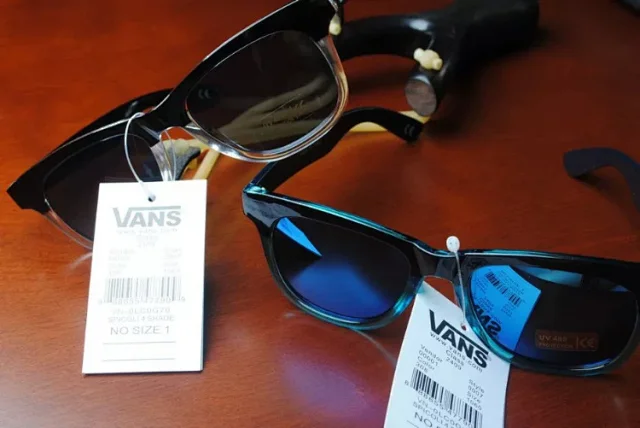 Vans Eyewear Two-tone rectangular sunglasses product detail image 3