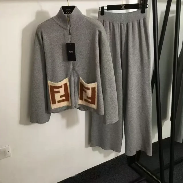Fendi Matching Sets Knitted zip-up jacket and wide-leg pants set with FF pocket motifs product detail image 3