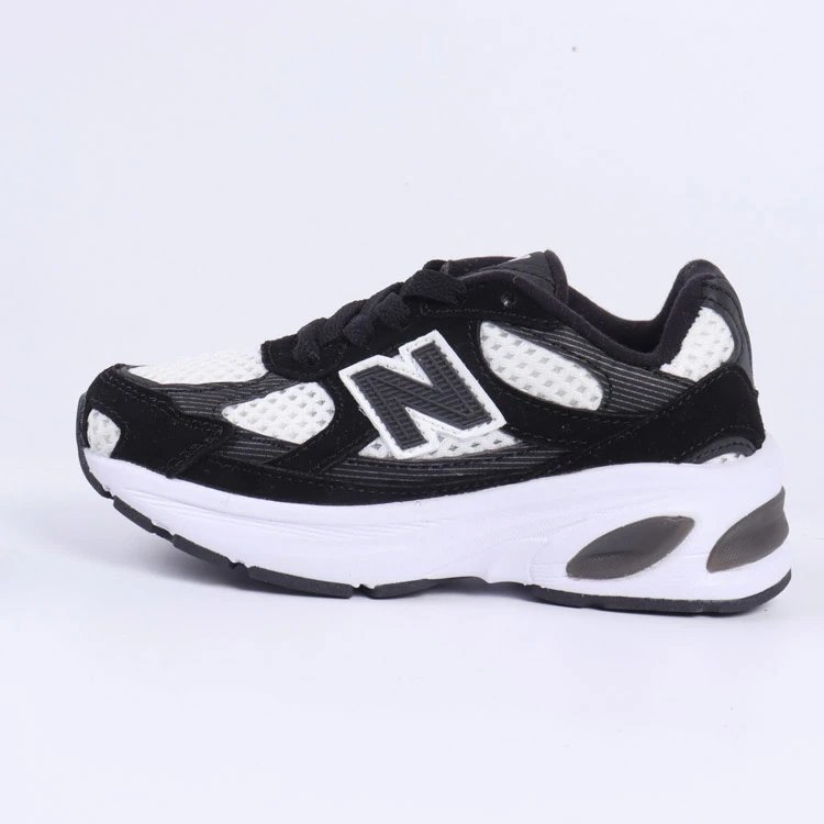 New Balance Sneakers NB2010 Kids' Low-Top — Black and white