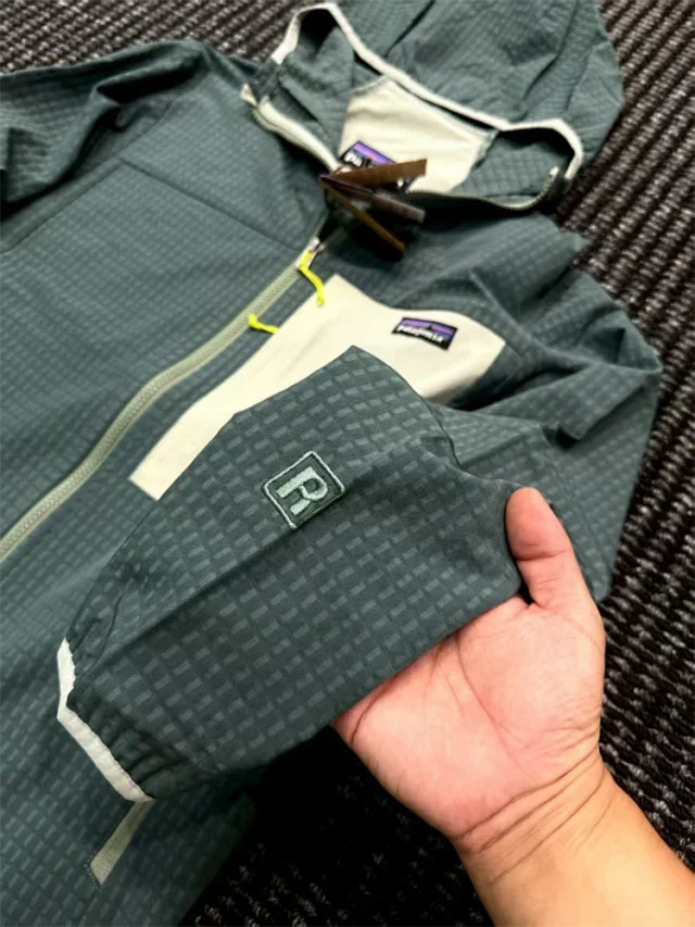 Patagonia Jackets R2 TechFace Hooded Jacket product detail image 4