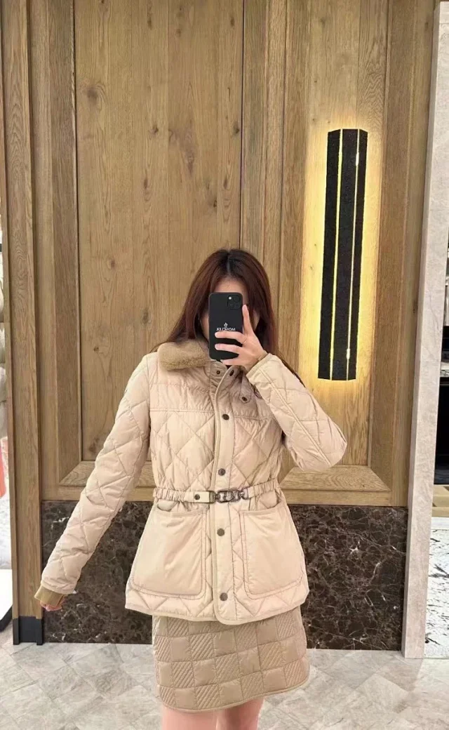 Unbranded Down Jackets Quilted belted jacket with faux-fur collar and patch pockets product detail image 3