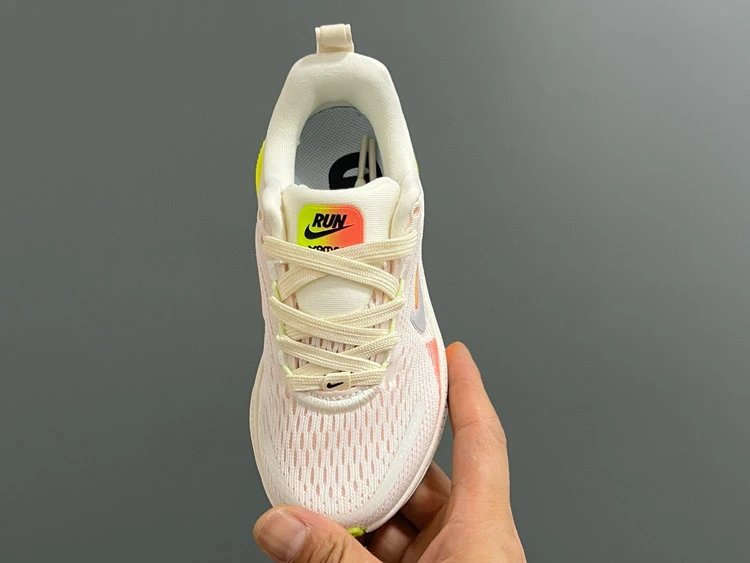 Nike Sneakers Vomero 18 image 9