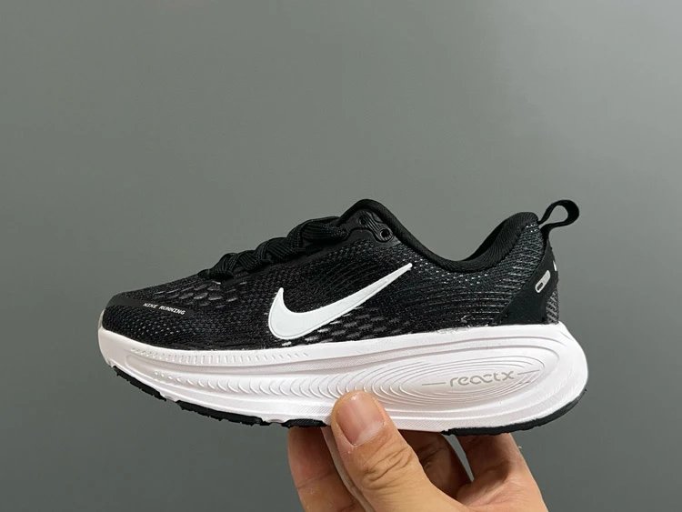 Nike Sneakers Vomero 18 image 6