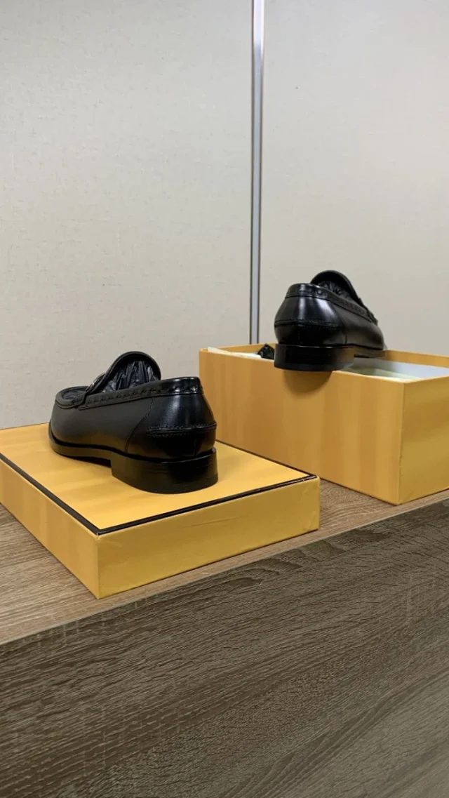 Fendi Leather Shoes FF Buckle Loafers product detail image 5