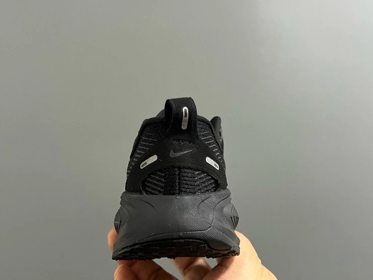 Nike Sneakers Vomero 18 image 8