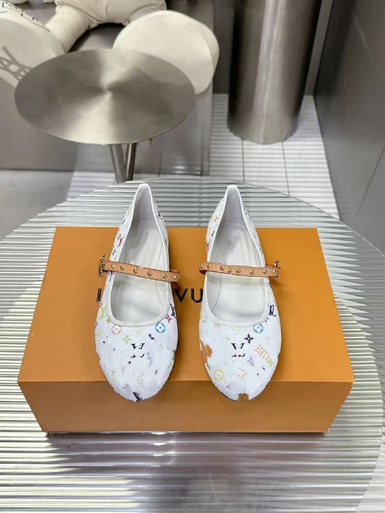 Color white
