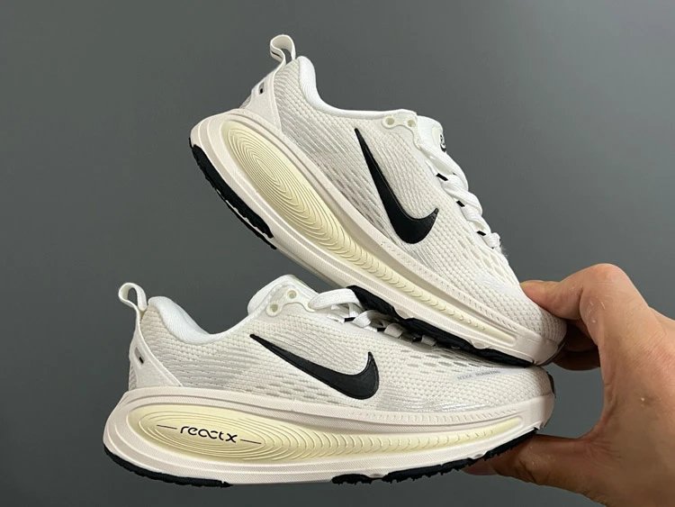 Nike Sneakers Vomero 18 image 10