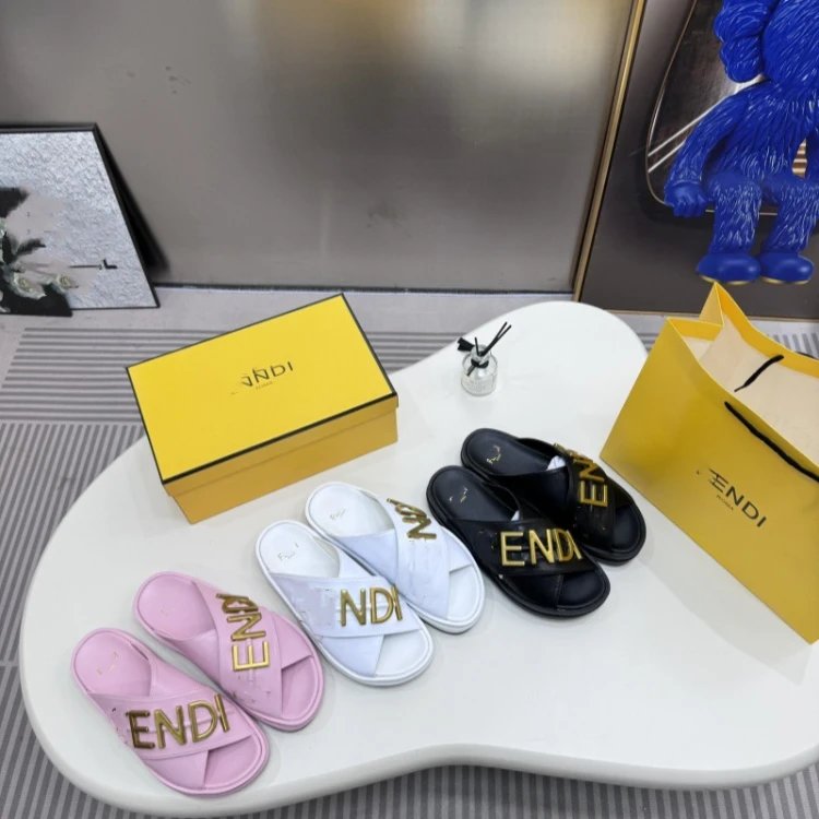 FENDI Logo Slide Sandals - 004188