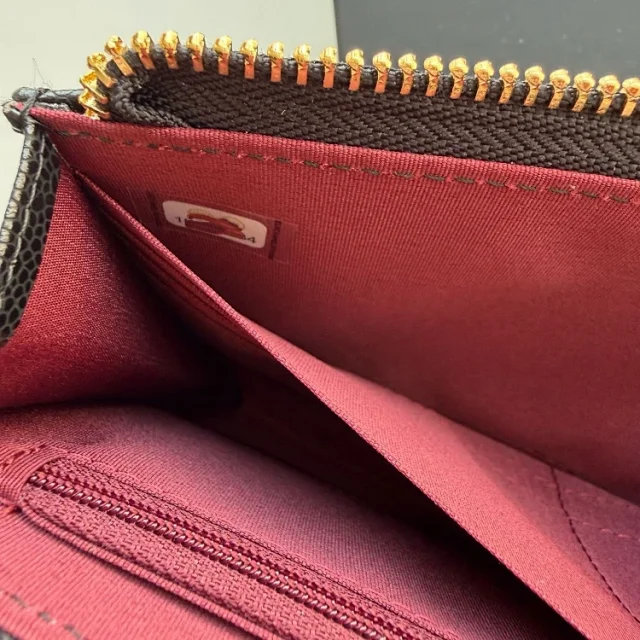 Chanel Crossbody Bags Quilted chain phone wallet bag product detail image 6