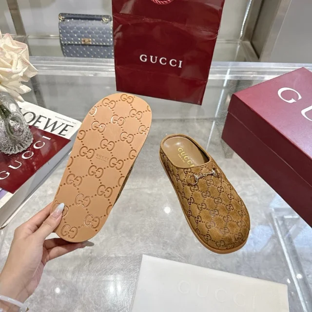 Gucci Slippers GG Monogram Horsebit Closed-Toe Mules product detail image 2