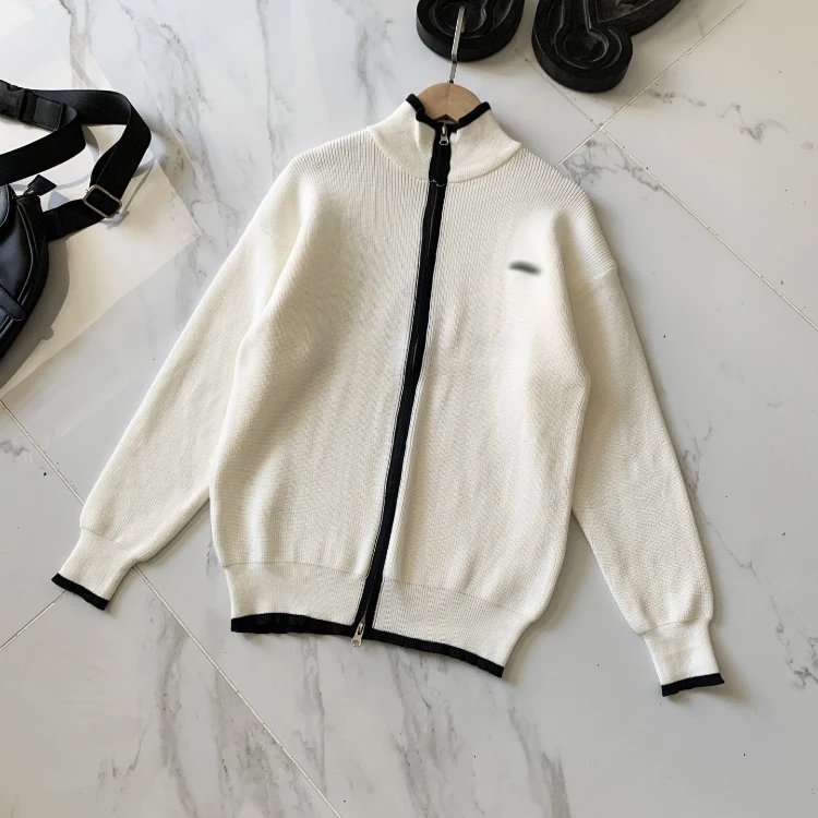 Apricot color