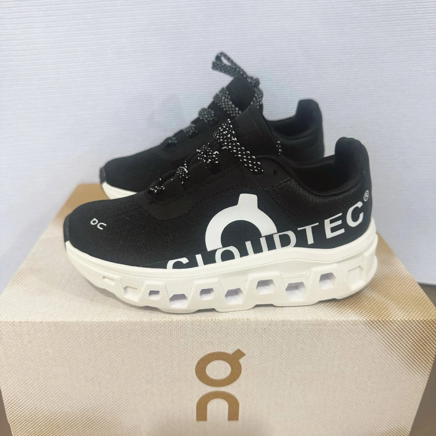 On Sneakers Cloudmonster image 9