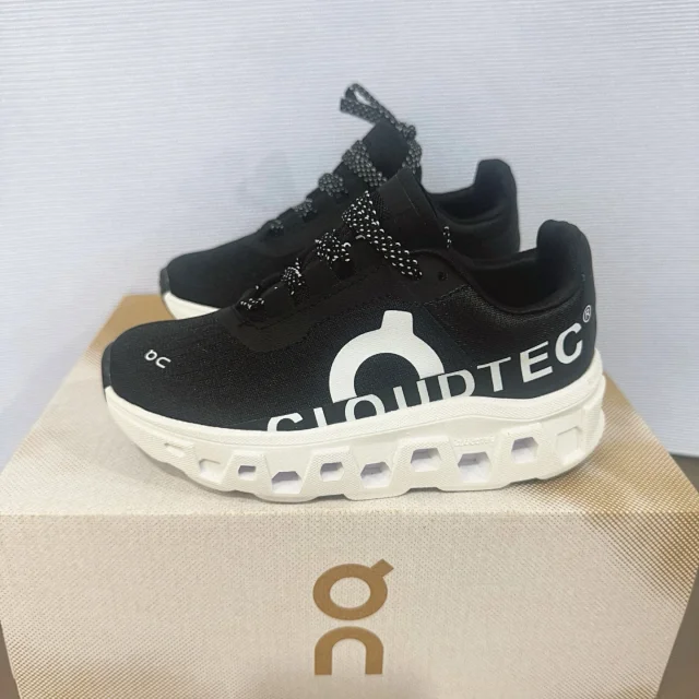 On Sneakers Cloudmonster product detail image 9