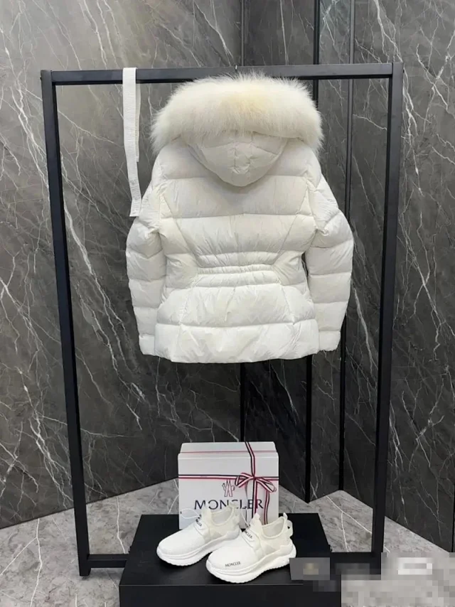 Moncler Down Jackets Fur-Trim Hooded Belted Puffer Jacket product detail image 7