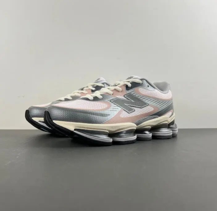 New Balance Sneakers Low-Top Lace-Up — gray white pink