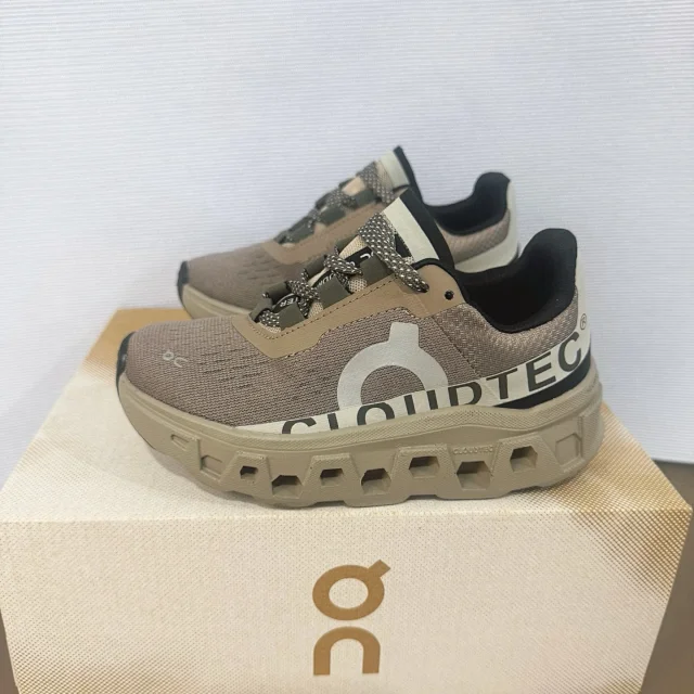 On Sneakers Cloudmonster product detail image 3