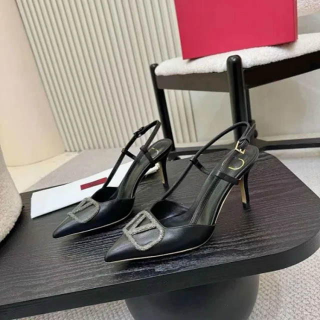 Valentino Garavani High Heels Pointed-Toe Slingback Stiletto with VLogo Buckle product detail image 2