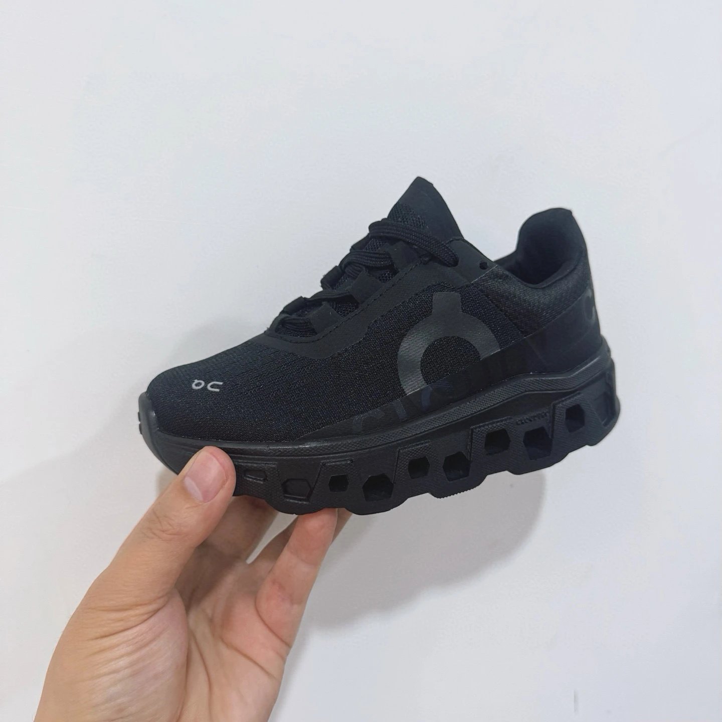 On Sneakers Cloudmonster — All black