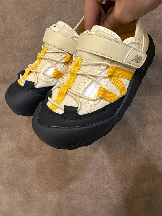 New Balance Sandals K3205 closed-toe hook-and-loop — Turmeric yellow